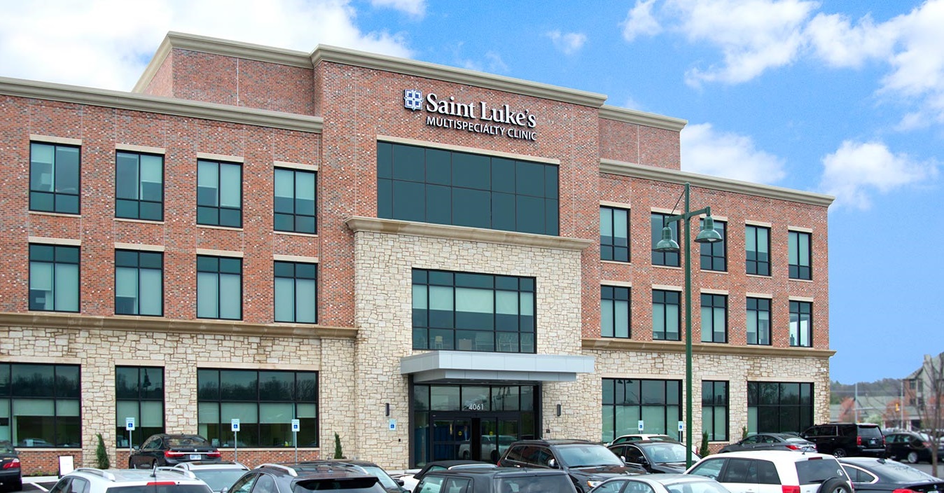 Exterior view of Saint Luke’s Multispecialty Clinic–Mission Farms in Overland Park, KS