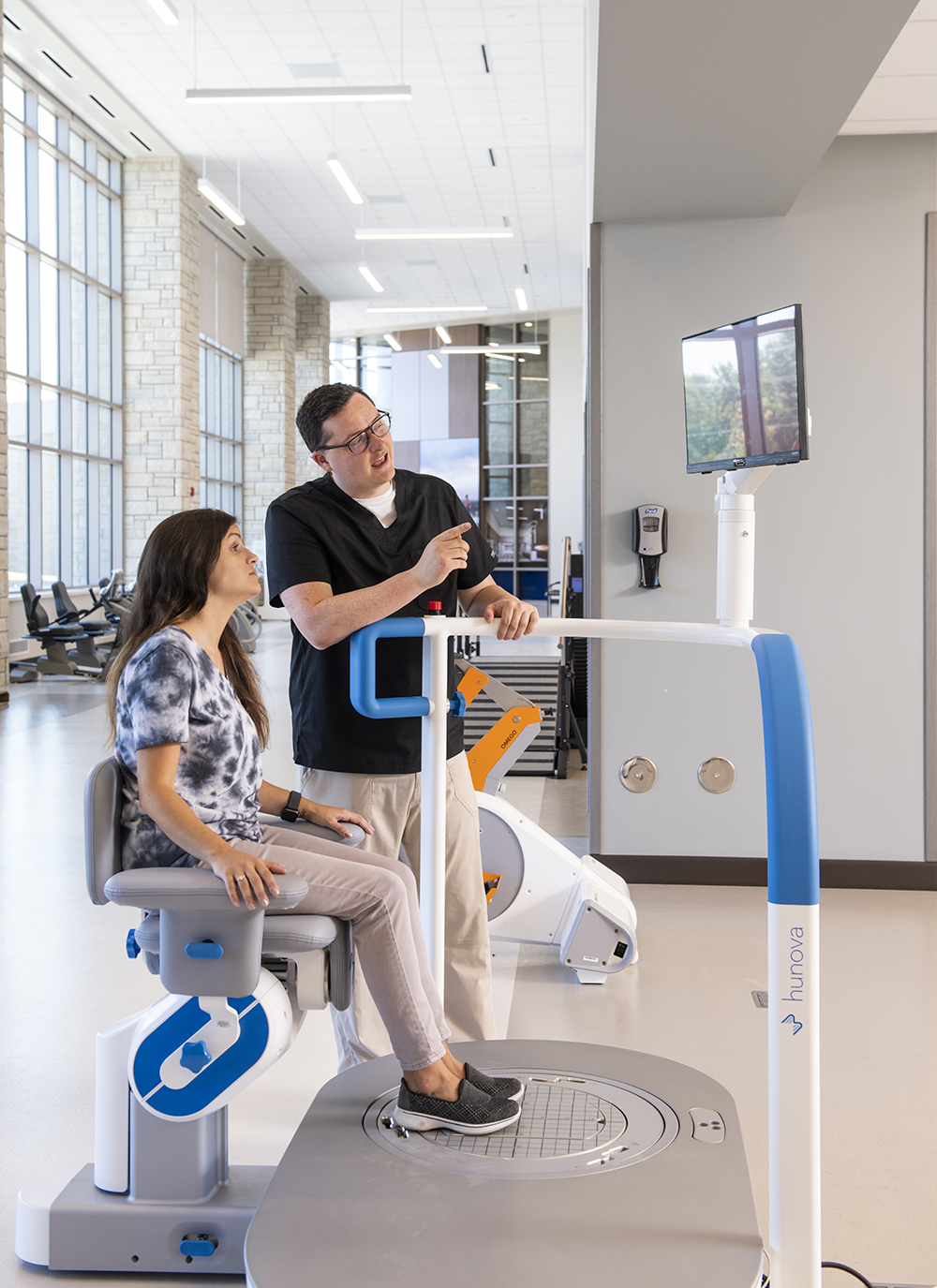 Hunova®: This advanced robot enables patients to work on posture control, body position, and balance. It is also used to evaluate the fall risk of patients recovering from cognitive impairment.