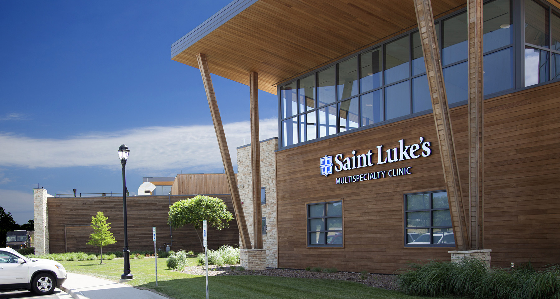 Exterior view of Saint Luke's Multispecialty Clinic - Shoal Creek