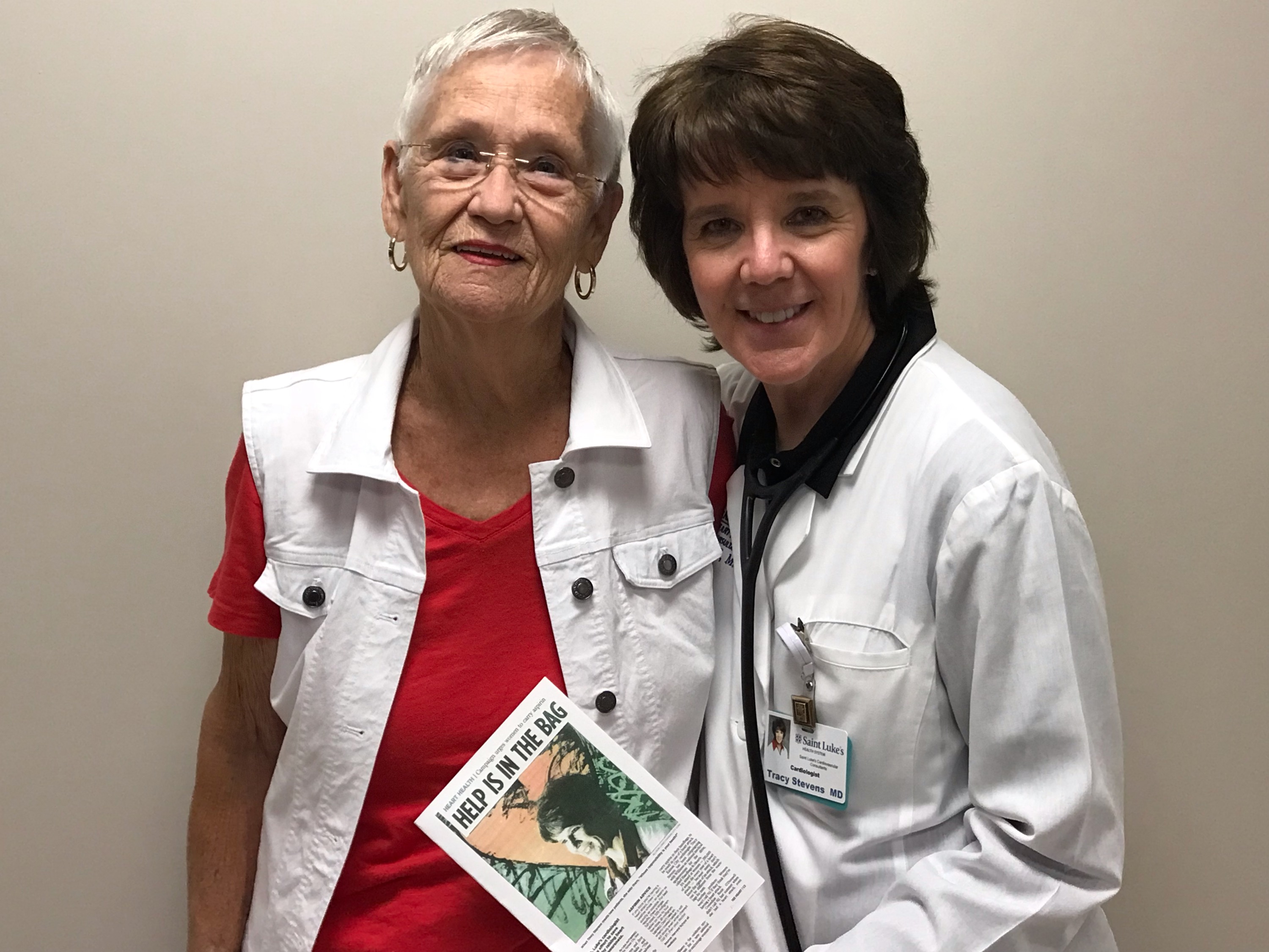 Dixie Pickett and Dr. Tracy Stevens together holding a card Dixie made to give to other women out of Dr. Stevens article.