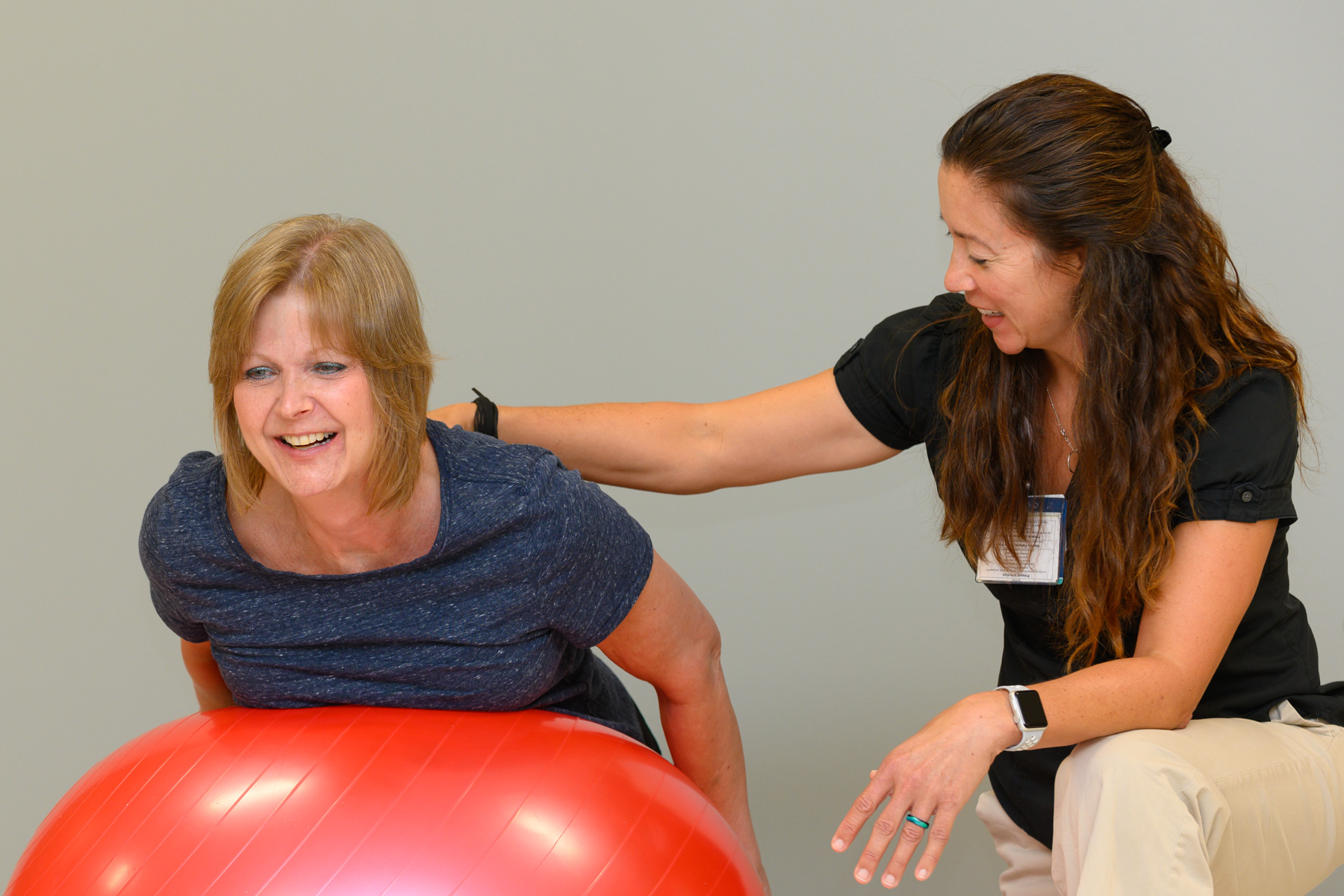 Susan Rushing working with her physical therapist