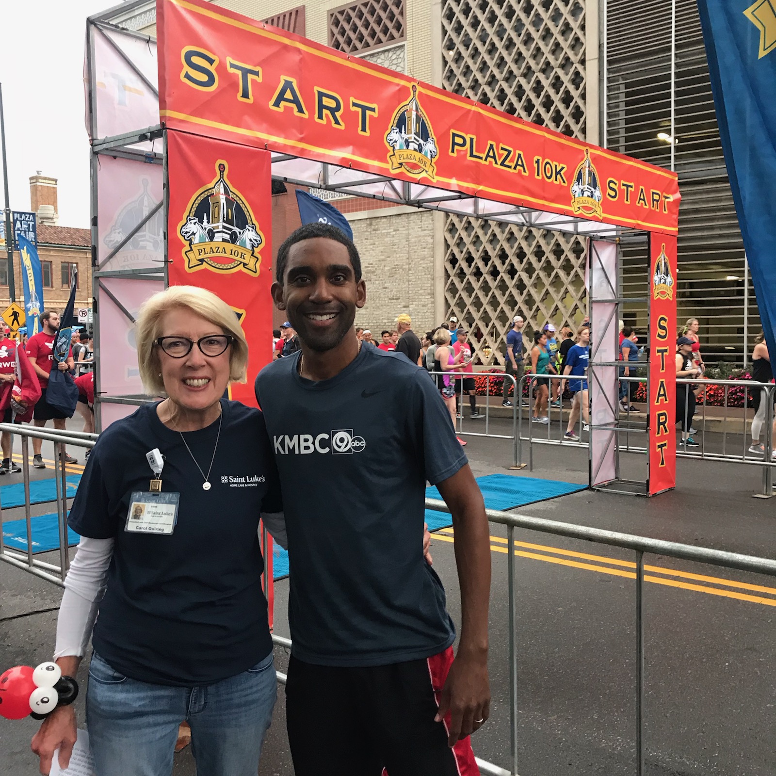 Carol Quiring and KMBC meteorologist Neville Miller at the Plaza 10K.