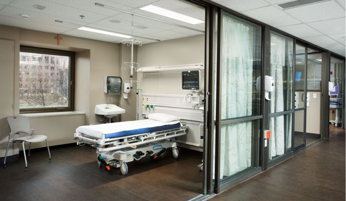 Photo of a patient recovery room in the Neuroscience Institute