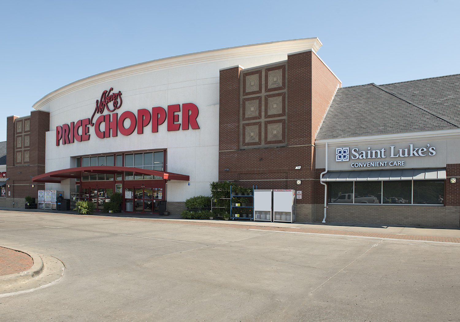Price Chopper and Saint Luke's Convenient Care exterior view