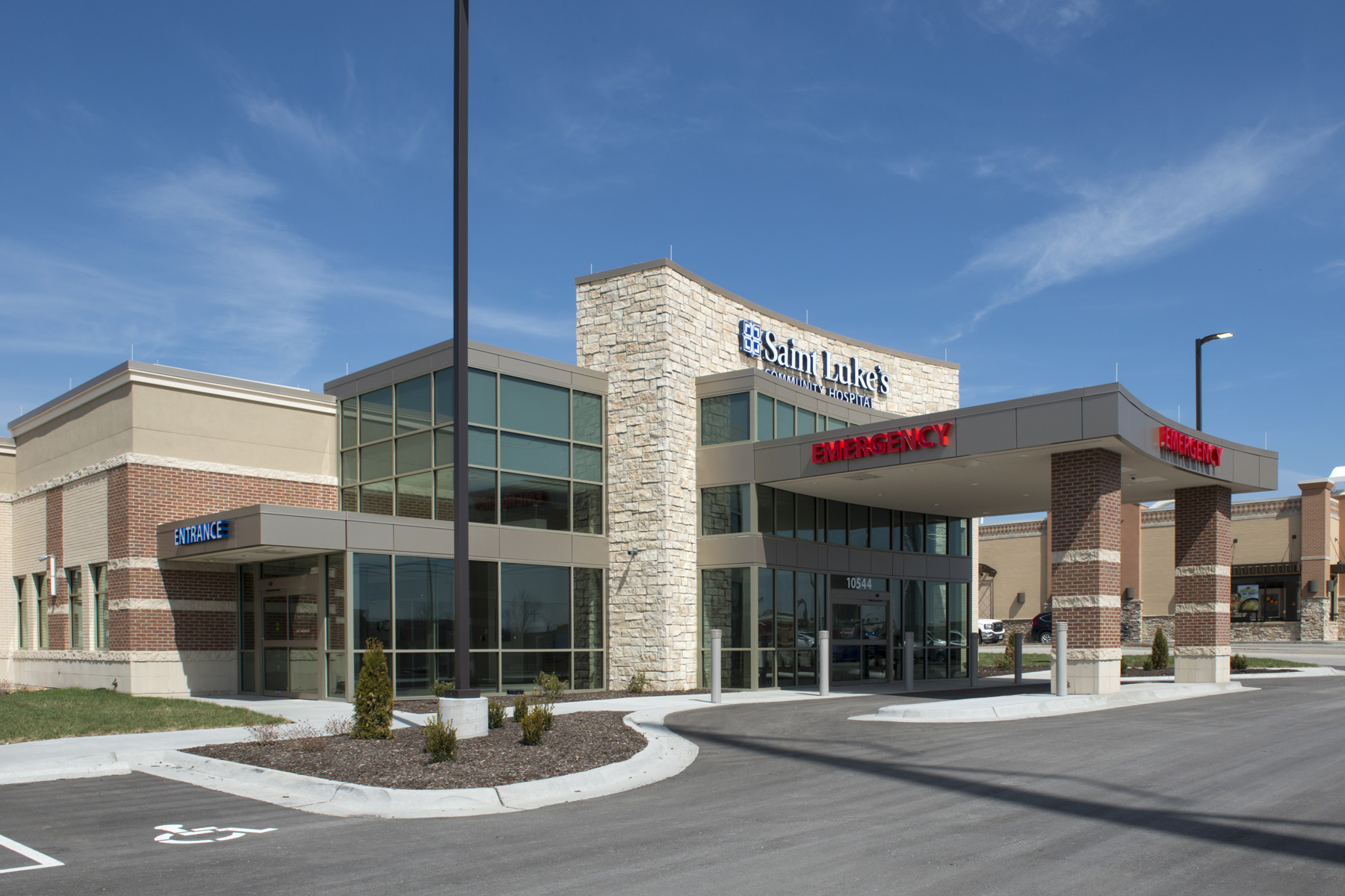 Exterior view of a Saint Luke's Community Hospital in Kansas City