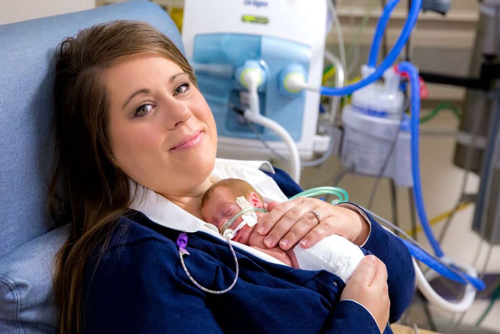 Jennifer Thoman in the NICU with her baby, Lillian
