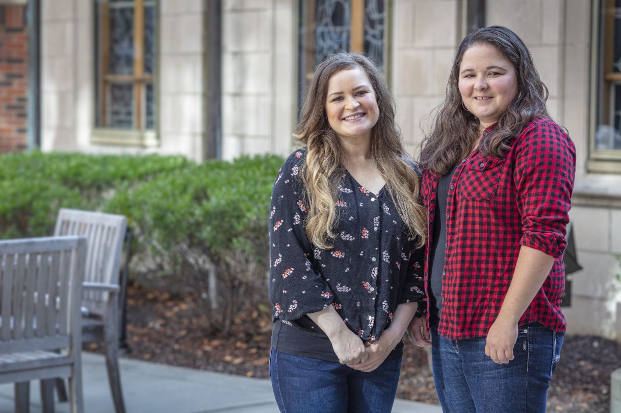 Portrait of Brooke and Kayla Norman, heart transplant patients