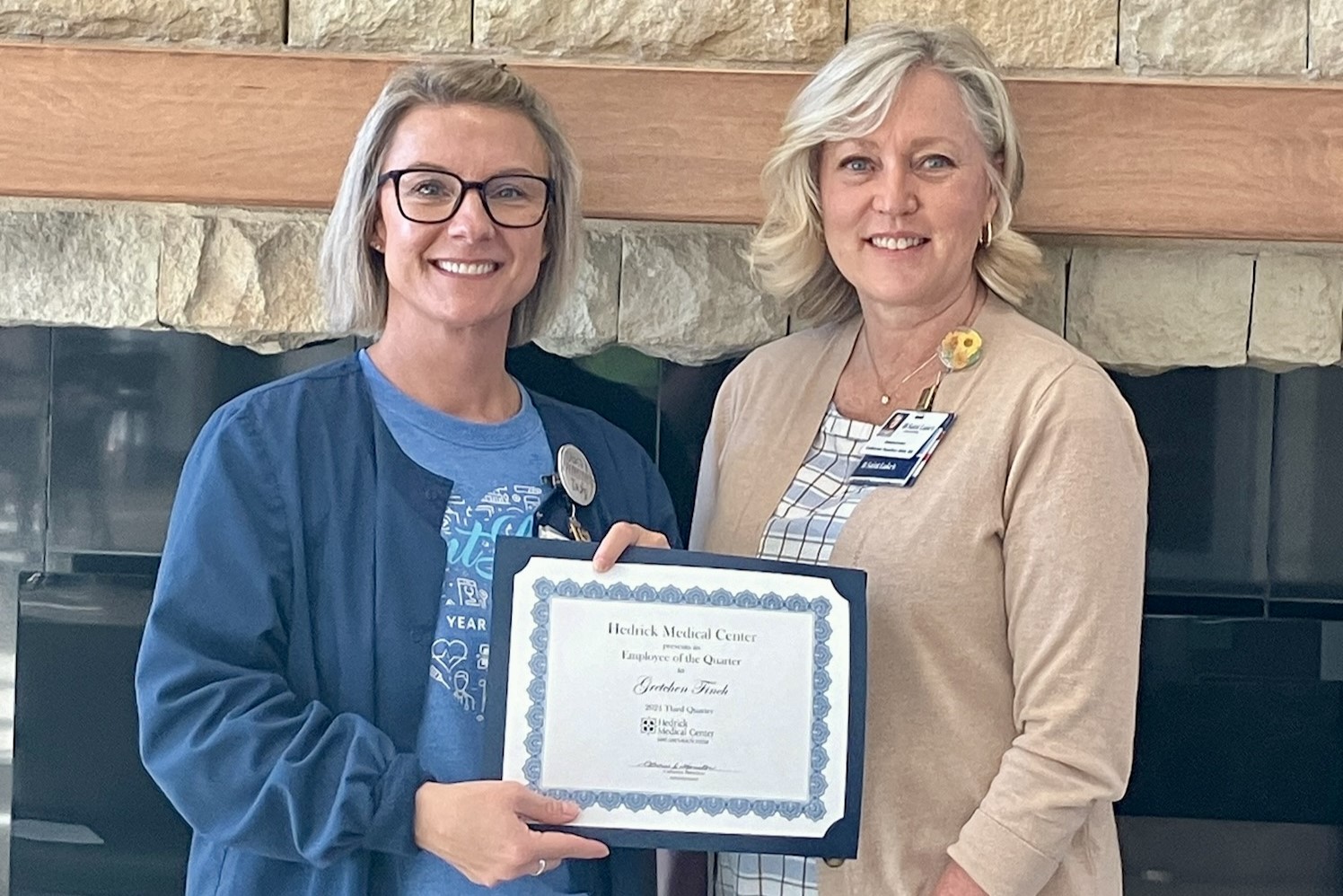 Gretchen Finch receives Employee of the Quarter Award from Catherine Hamilton