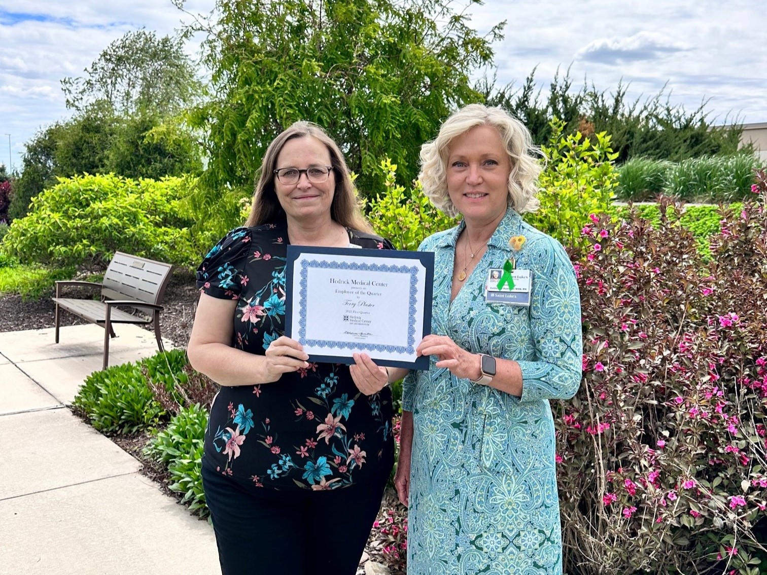 Terry Plaster (left) handed Hendrick Medical Center Employee of Quarter Award by Catherine Hamilton (right)
